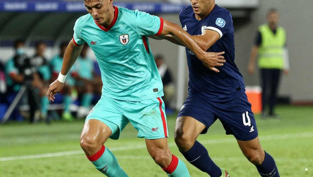 Barcelona từ chối một nhà tài trợ vì cái bóng của Luís Figo